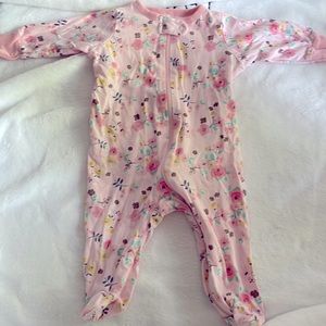 Used once Gerber Organic floral sleeper. Size 0-3 months.